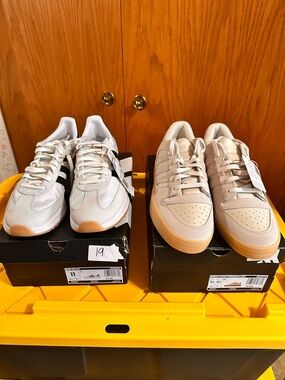 Two pairs adidas Run 70s 2.0 and Break start premium lowin in Beige.